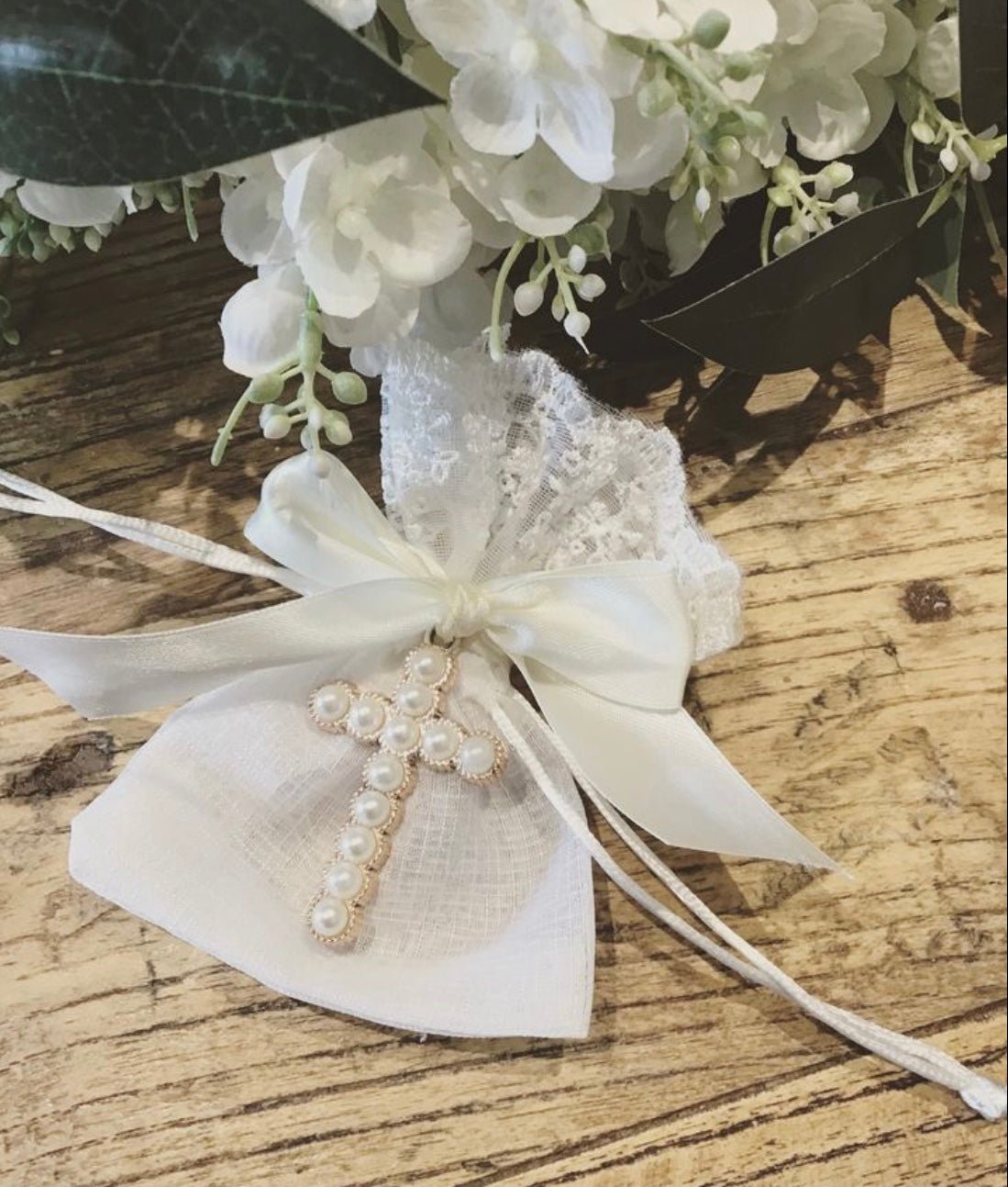 Bomboniere - Pearl/Gold Cross on Lace Top Pouch - 3