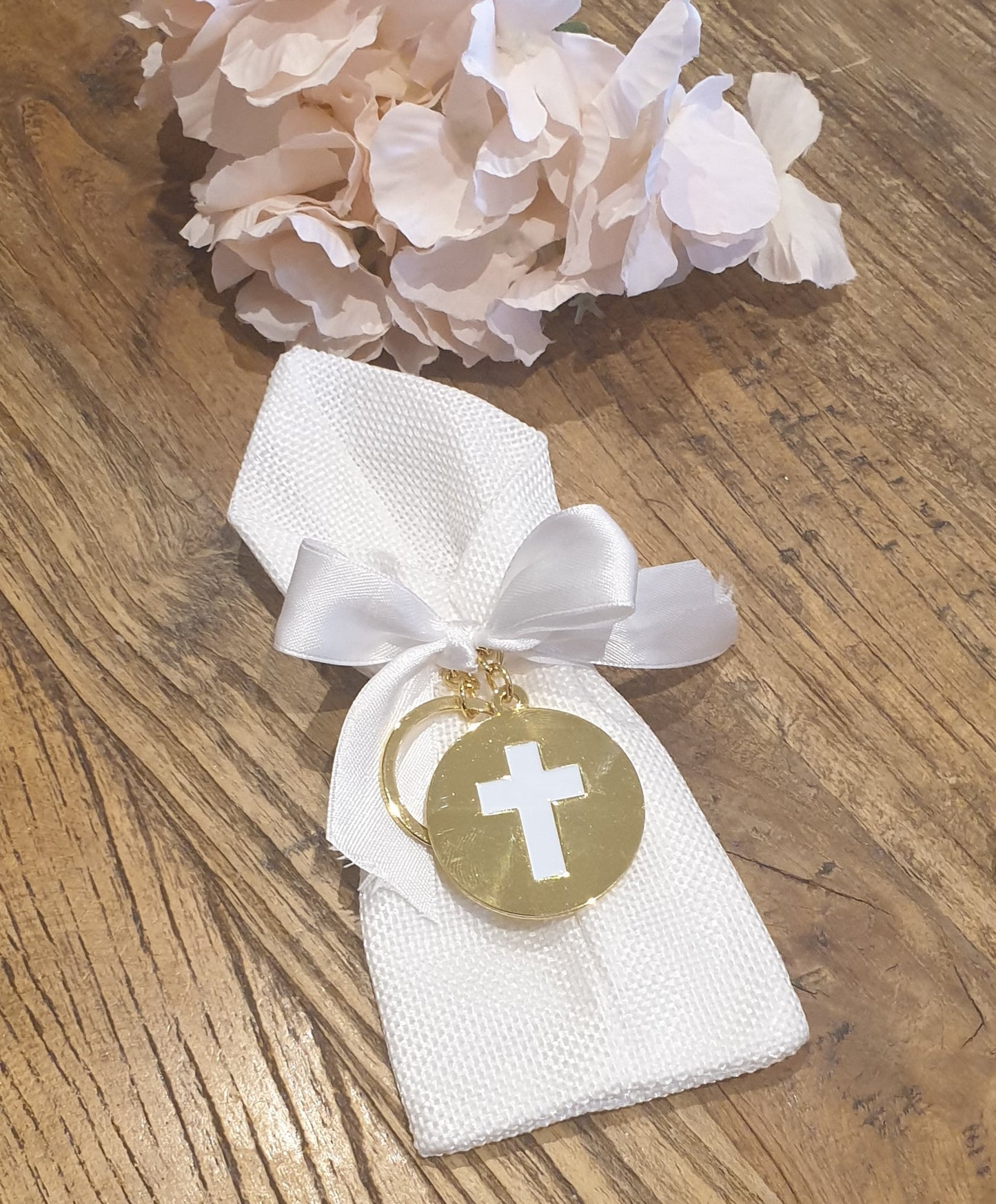 Bomboniere - Gold Cross Keyring on Jute Pouch - 1