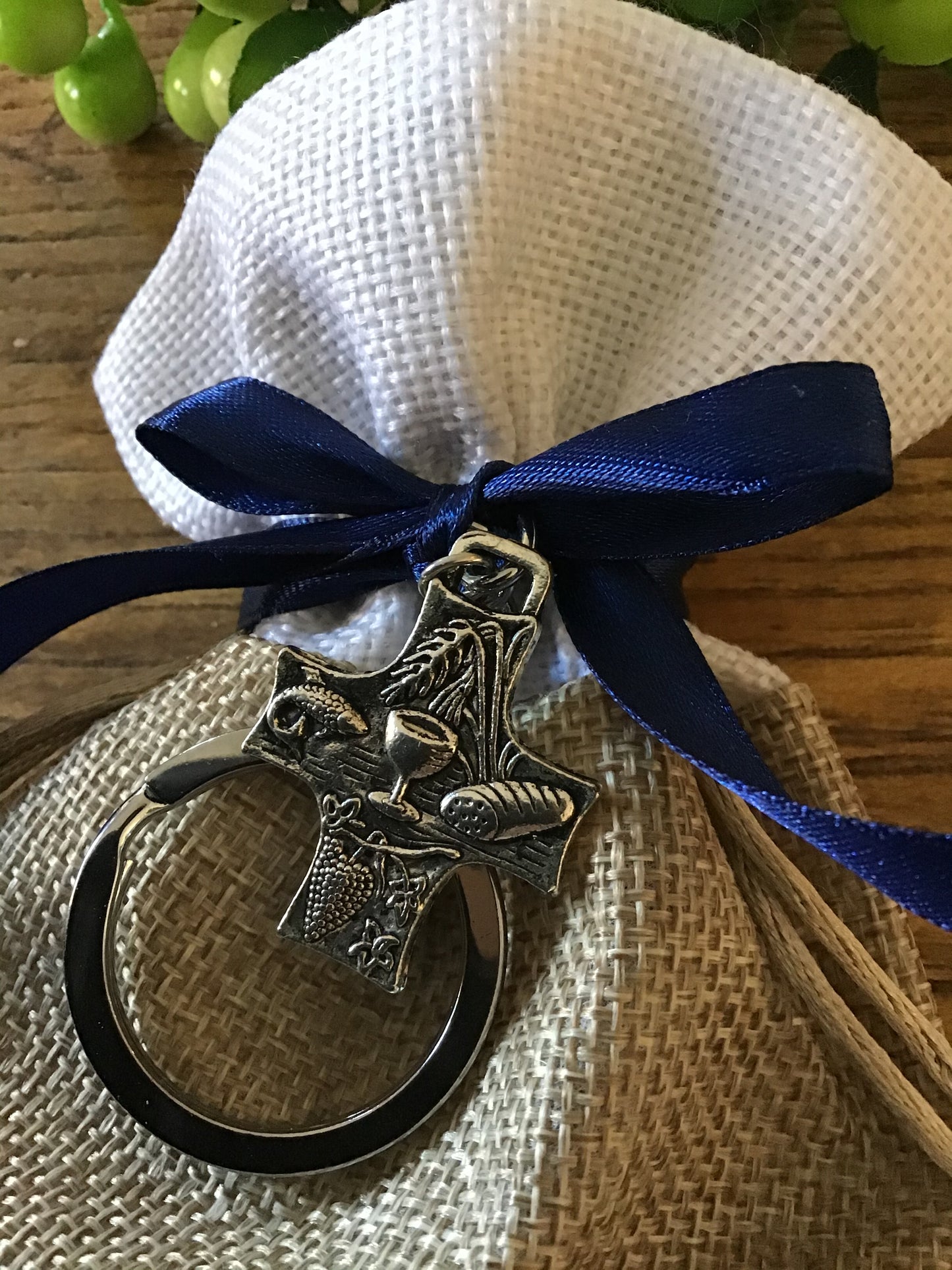 Bomboniere - Communion Keyring