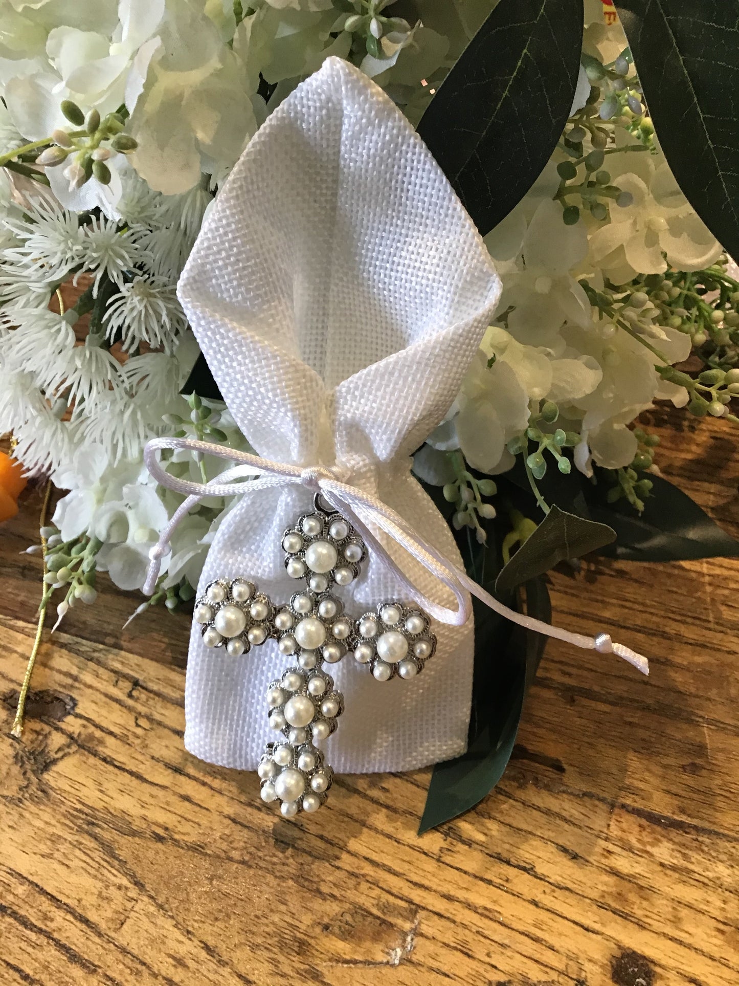 Bomboniere - Pearl Cross on White Jute Pouch - 1