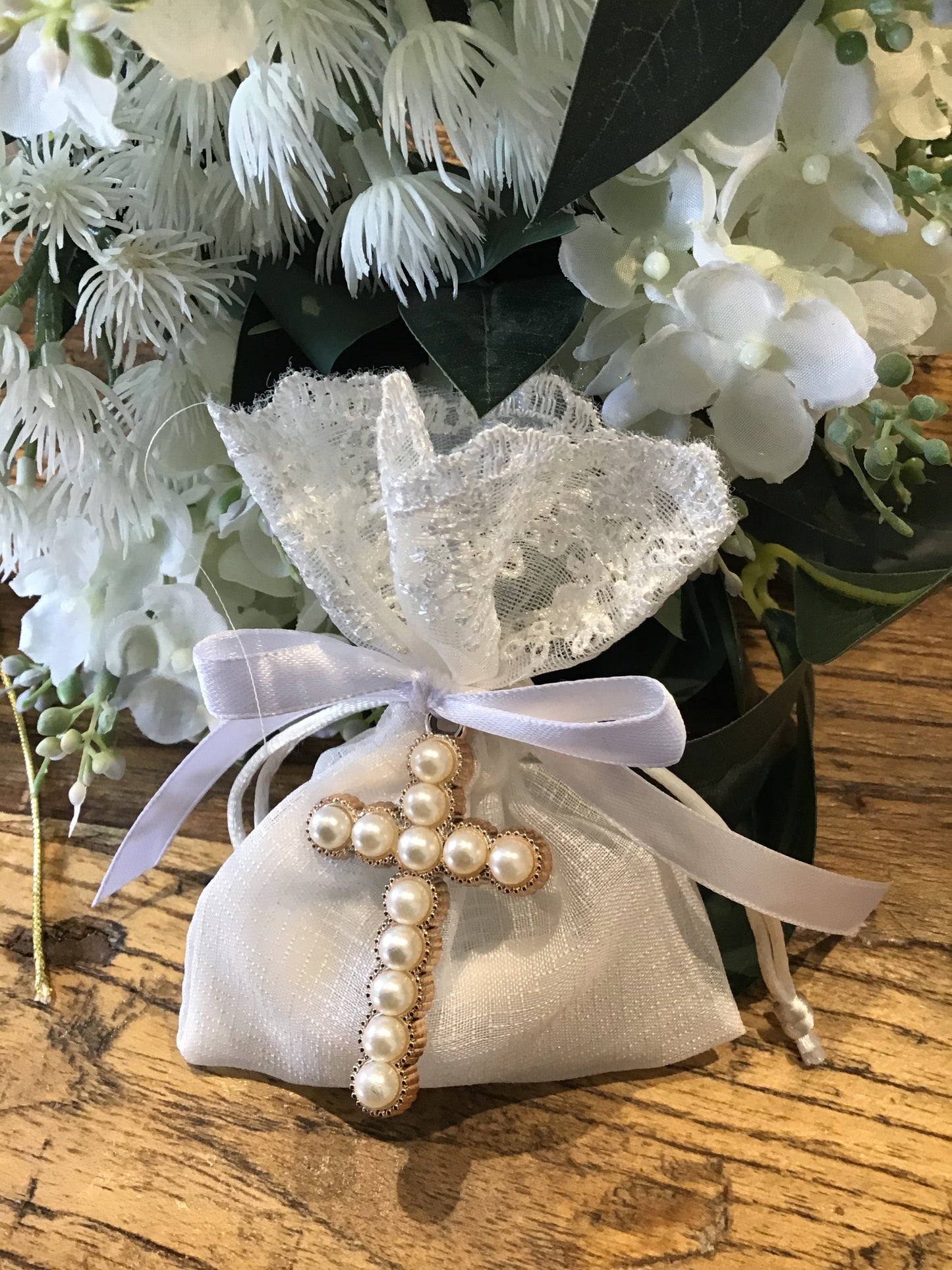 Bomboniere - Pearl/Gold Cross on Lace Top Pouch - 1